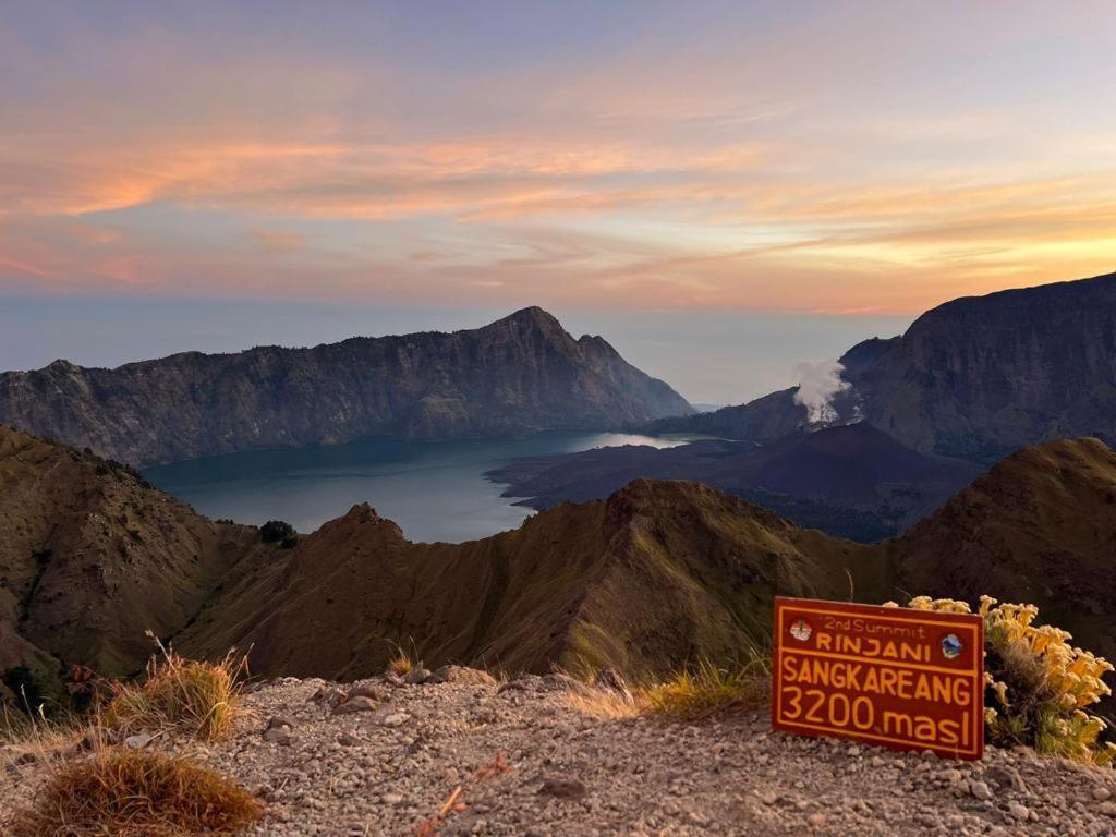 Girang Rinjani Bungalows Тетебату Экстерьер фото